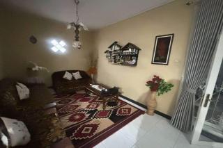 OYO 94841 Alodia Homestay Family - 5