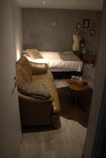 Family-Friendly 5BR Home with Free Parking & Balcony - 1