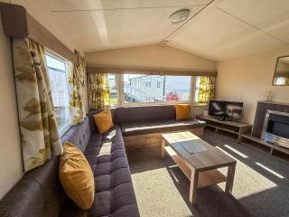 Superb Caravan With Decking At St Osyth Beach, Sleeps 8 Ref 28122Gc - 2