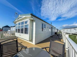 Modern Caravan With Wifi At St Osyth Beach Holiday Park In Essex Ref 28010Kv - 3