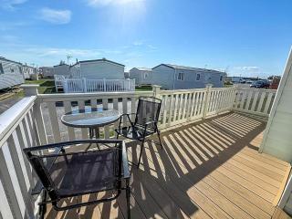 Modern Caravan With Wifi At St Osyth Beach Holiday Park In Essex Ref 28010Kv - 3