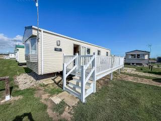 Superb Caravan At St Osyth Beach Holiday Park In Essex Ref 28039Fv - 0