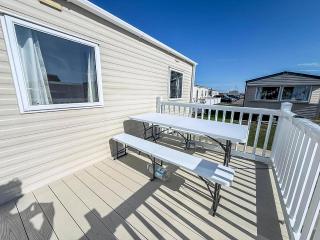 Superb Caravan At St Osyth Beach Holiday Park In Essex Ref 28039Fv - 1