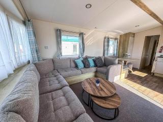 Superb Caravan At St Osyth Beach Holiday Park In Essex Ref 28039Fv - 1
