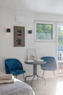 SpaceStays Bunker Messe Apartment Wi-Fi TV -  - 3