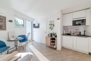 SpaceStays Bunker Messe Apartment Wi-Fi TV -  - 5