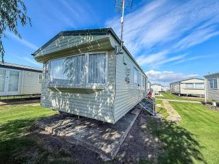 8 Berth Caravan For Hire At St Osyth Beach Holiday Park In Essex Ref 28026Fi - 2