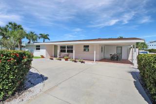 Canal-Front Longboat Key Getaway - Beach Breeze Bungalow - 8