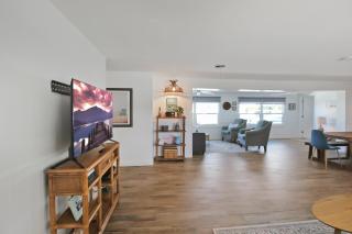 Canal-Front Longboat Key Getaway - Beach Breeze Bungalow - 2