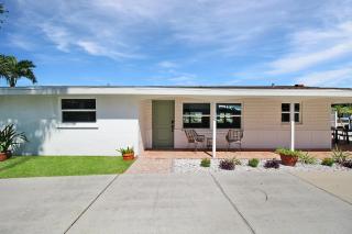 Canal-Front Longboat Key Getaway - Beach Breeze Bungalow - 1