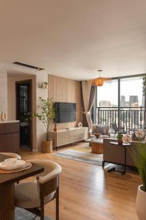 Luxe Stay - Rivergate Apartments with Pool - 9