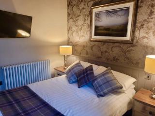 Kings Arms Hotel - 1