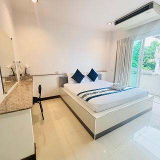 Ree- Riverside hotel - 0