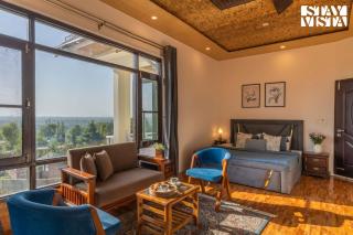 StayVista at Lakeside Panorama with Lawn & Wi-Fi - 4