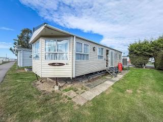 Superb Caravan At Steeple Bay Holiday Park In Essex, Sleeps 6 Ref 36081D - 0