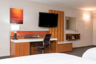 Sonesta Hotel Grand Rapids Airport - 1