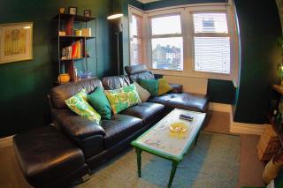 Stylish and artistic flat in Southend on Sea - 2 Double Bedrooms, Free on-street parking - 7