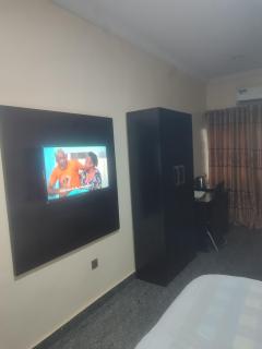 PollyJolly Hotel and Suites - 4