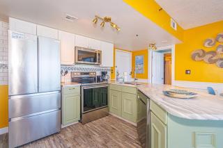 Renovated 2 Bedroom with Ocean & City Views! Palace 1807 - 2