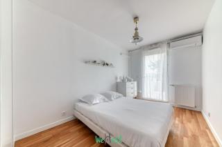 Large family apartment with parking in Lyon - 1