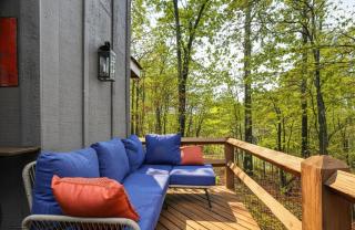 Cozy 2BR Townhouse with Mountain Views & BBQ - 5