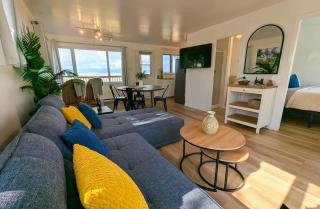 Chalet 691 Waterfront with Spa, Fireplace, WiFi & AC - 9