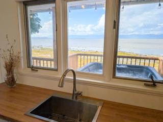 Chalet #14 Waterfront with Spa Fireplace WiFi & AC - 1