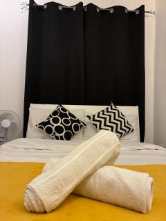 4 Bed Family House, Sleeps10, Free Wi-Fi, Free Parking - 9