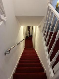 4 Bed Family House, Sleeps10, Free Wi-Fi, Free Parking - 3