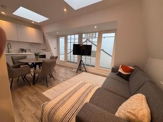 Bright 2-Bed Flat in Wandsworth, Near River Thames - 4