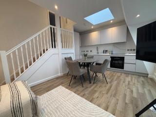 Bright 2-Bed Flat in Wandsworth, Near River Thames - 1