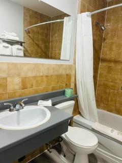 Motel 6 Cornwall, ON - 2