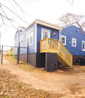 Airport Lounge Retreat HGTV Design Near Atlanta Airport - 7