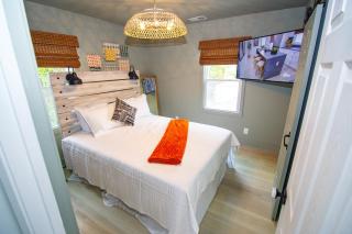 Airport Lounge Retreat HGTV Design Near Atlanta Airport - 5