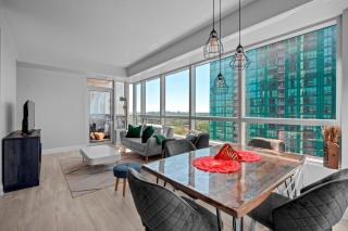 Fabulous Toronto 2Br 2Ba Condo Free parking Pool Gym - 2