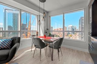 Fabulous Toronto 2Br 2Ba Condo Free parking Pool Gym - 6