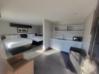 Orchard Park Motel - 6