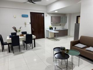 Regalia Residence 25 KL City Rooftop Pool Near Subway 2 Room 2 Bath - 8
