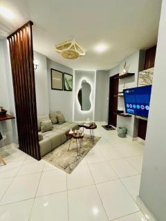 Luxury Studio Apartment - 9