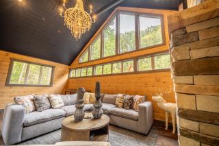 Multi Level Getaway Pool Hot Tub and Fireplace - 2