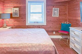 Neptunes Palace B-2 - 1