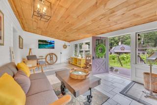 A perfect couples fall getaway - 0