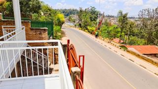 Park View Perch Guest house with Balcony near Downtown - 2