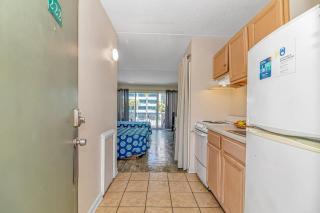 WR222 Great condo across from the beach pool - 6