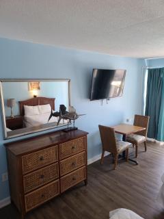 WR216 Charming condo across from the beach - 7