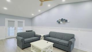 Bright 2BR 2BA retreat minutes from the ocean B - 6