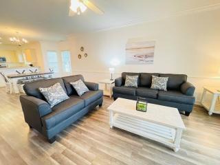 Radiant and bright condo in the center of MB - 5