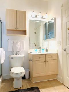 Radiant and bright condo in the center of MB - 2