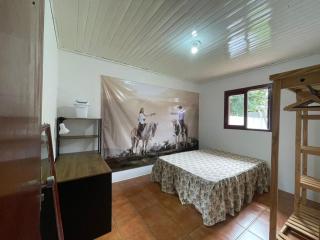 Residência veraneio, sozinha no pátio - 3