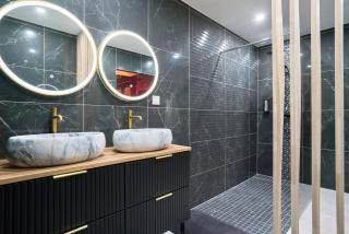 L'Amoria - Suite Romantique moderne avec Jacuzzi & Sauna - 4